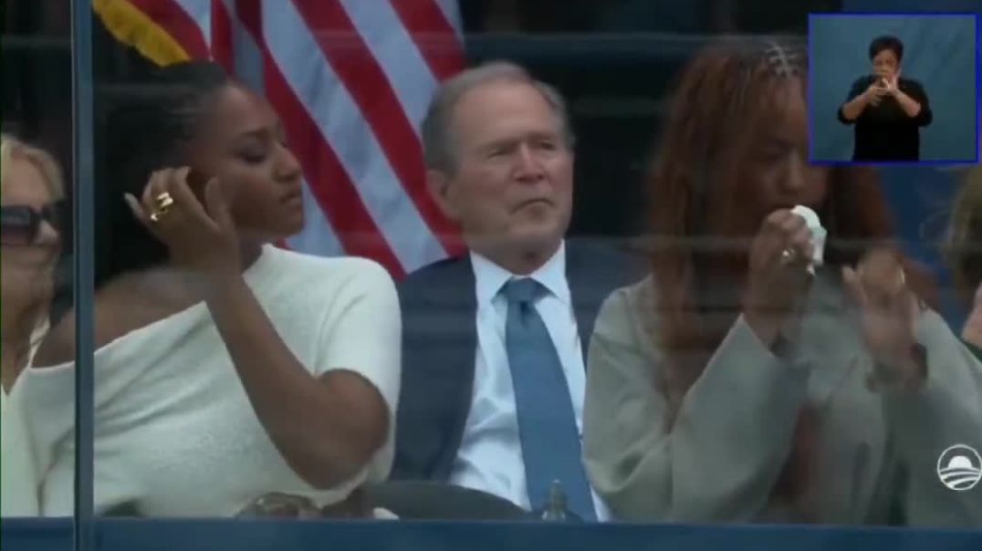 ⁣Michelle Obama Reminds Everyone: Obama Has a Nobel Peace Prize 😳🏅