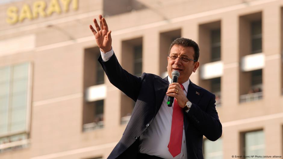 Court remands Imamoglu on corruption charge – DW – 03/23/2025
