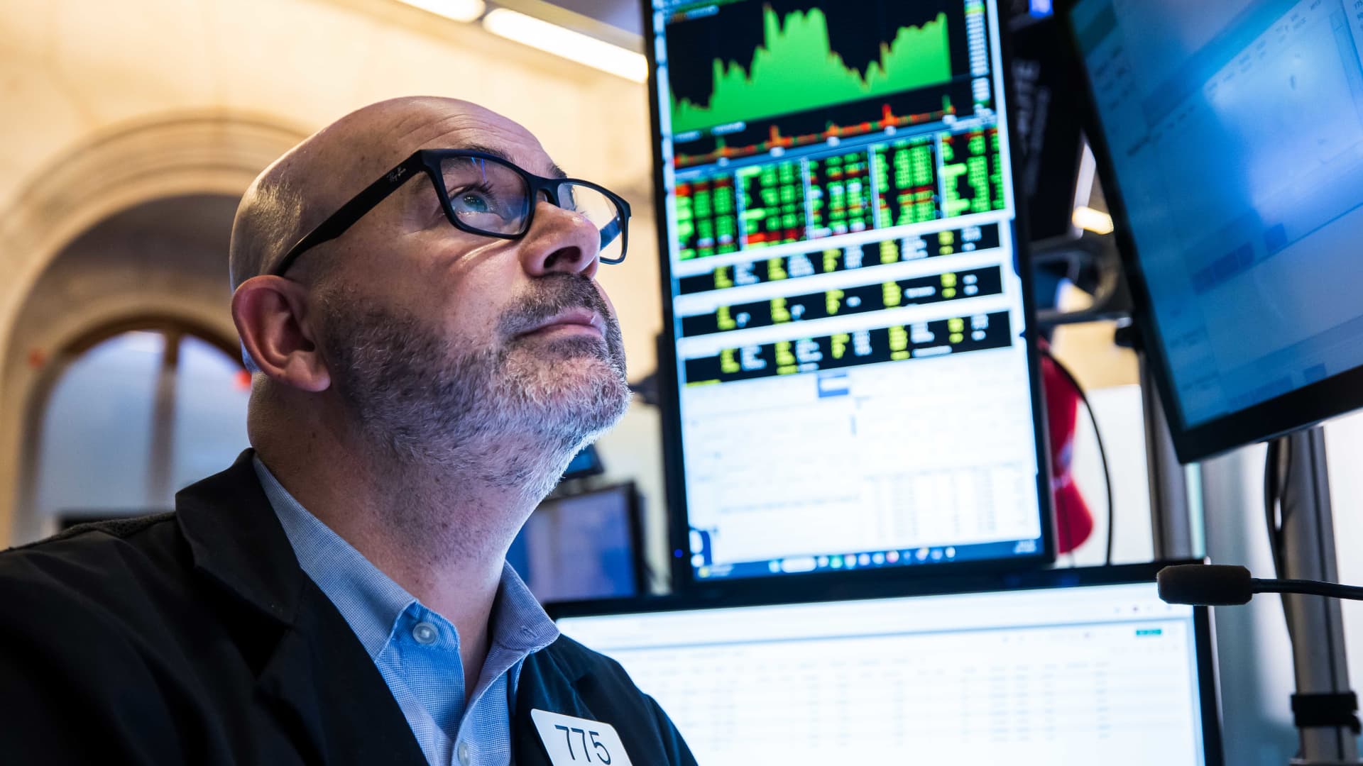 ⁣Stock market today: Live updates