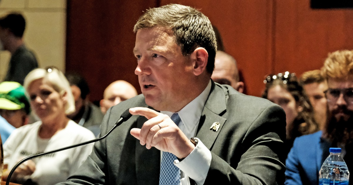 ⁣Veteran federal prosecutor resigns over bank freeze order from Trump appointee