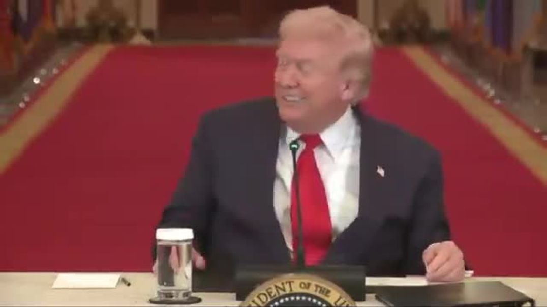 ⁣Trump Roasts Marco Rubio and the Room Erupts 😂🇺🇸 #trump #marcorubio #collegesports #nil #politics #breakingnews