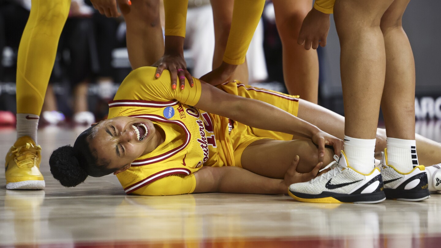 ⁣JuJu Watkins injured and carried off floor in March Madness