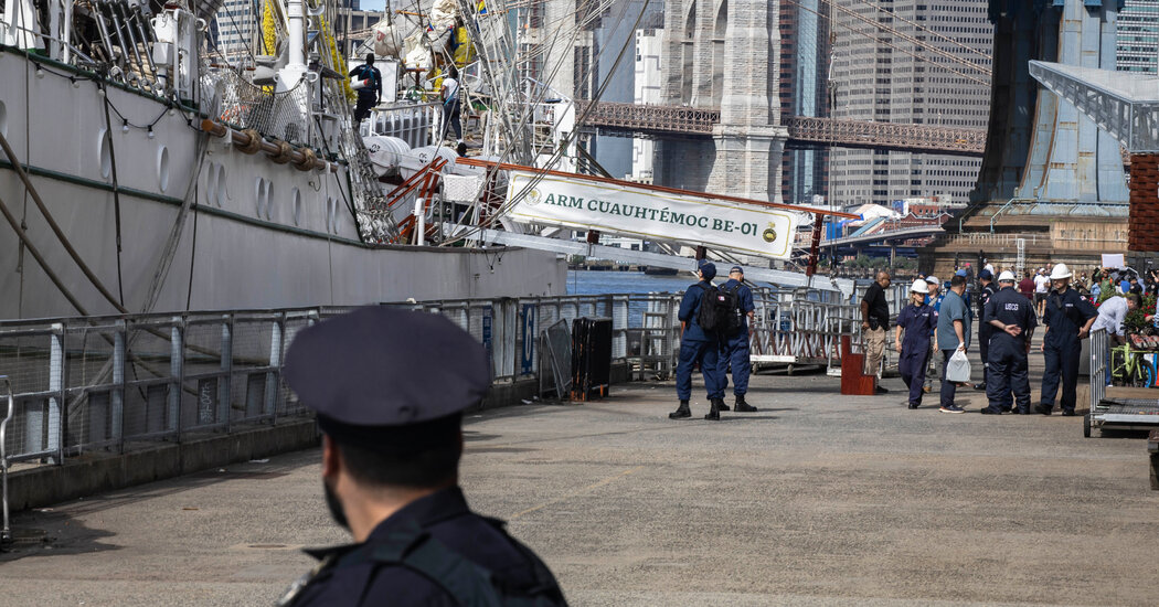 Mexican Ship in Fatal Crash Accelerated Before Hitting Brooklyn Bridge