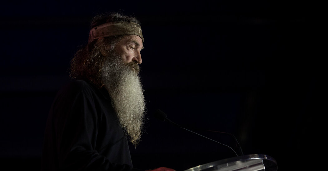 ‘Duck Dynasty’ Patriarch Phil Robertson Dies at 79