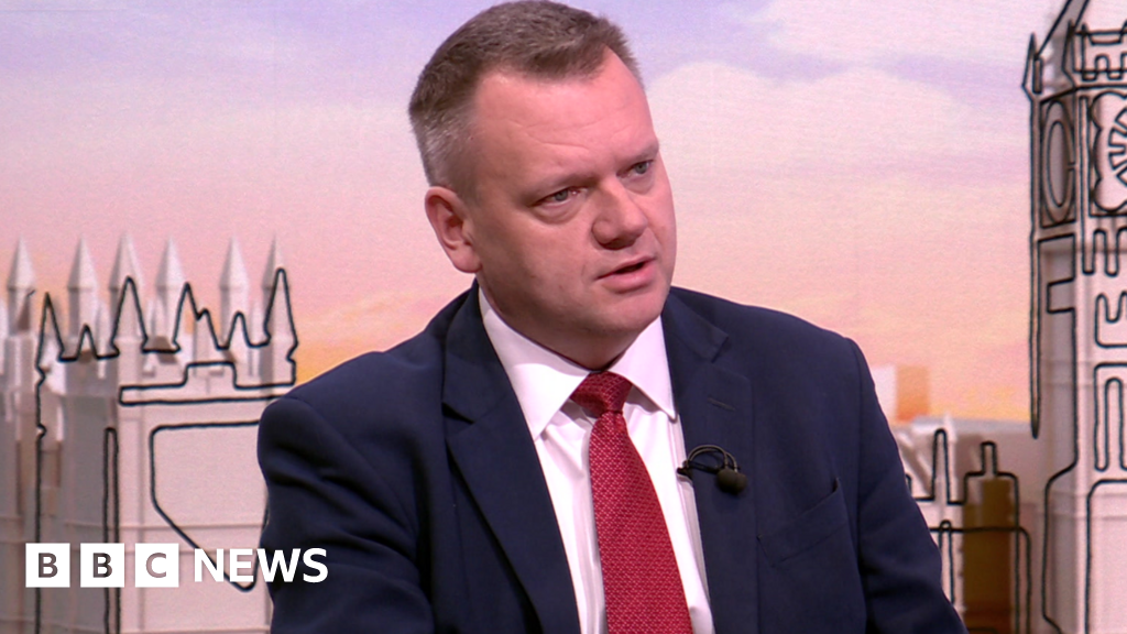 Minister 'pushing' for deal over UK use of EU passport e-gates