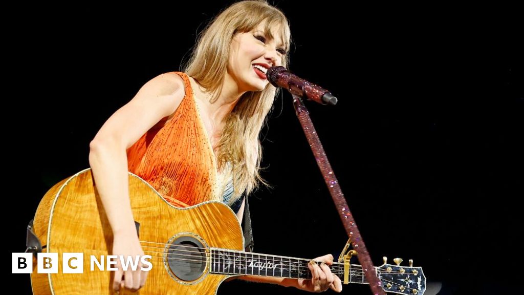 Taylor Swift buys back the rights to her master recordings