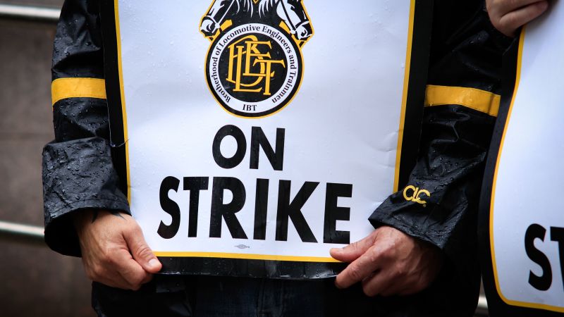 New Jersey Transit reaches tentative deal with engineers union that could end strike