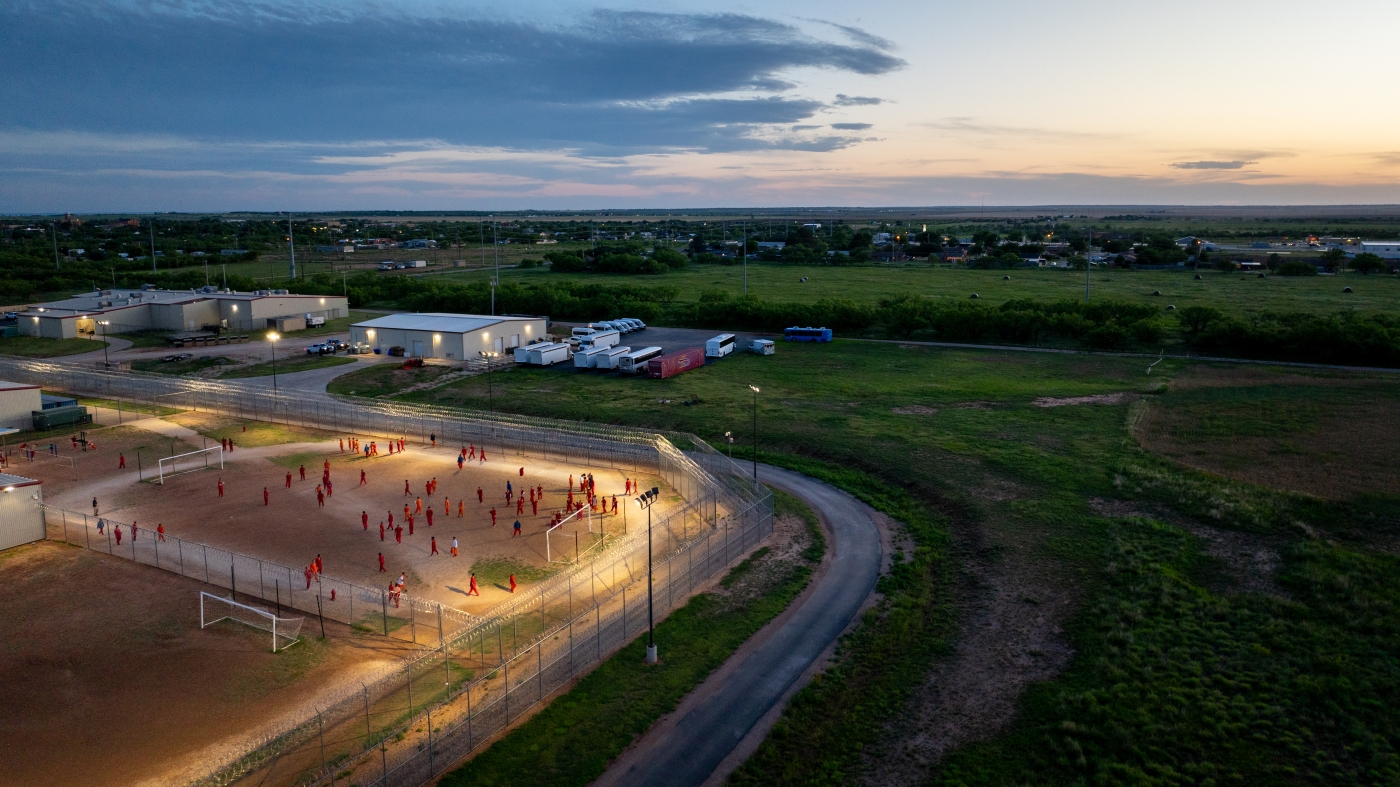 Supreme Court extends pause on deportations under Alien Enemies Act in Texas : NPR