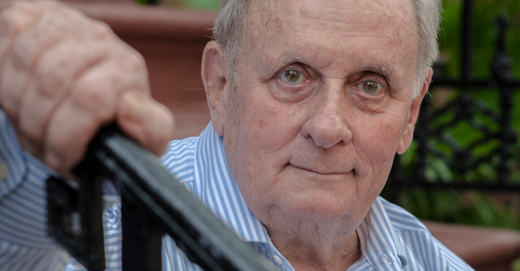 Edmund White, Pioneer of Gay Literature, Is Dead at 85