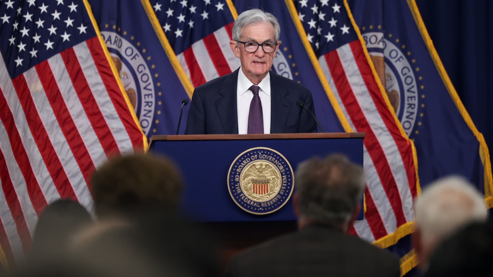 Powell says Fed ‘well positioned to wait’ on rates