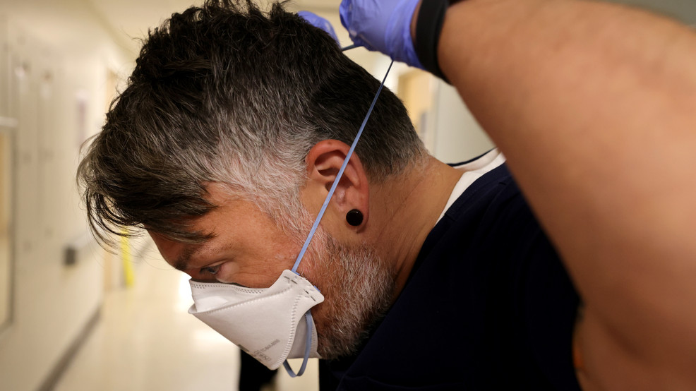 What to know about the COVID variant that may cause 'razor blade' sore throats