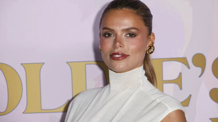 Carefree, stunning ‘SI’ model almost shows all in revealing swim look