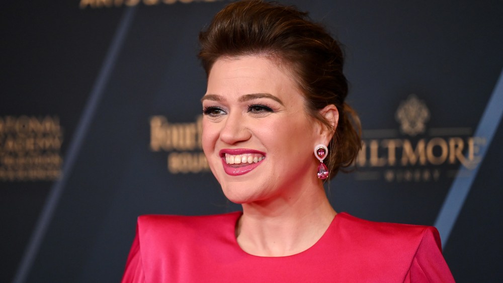 Kelly Clarkson Postpones Opening of Vegas Residency Hours Before Show