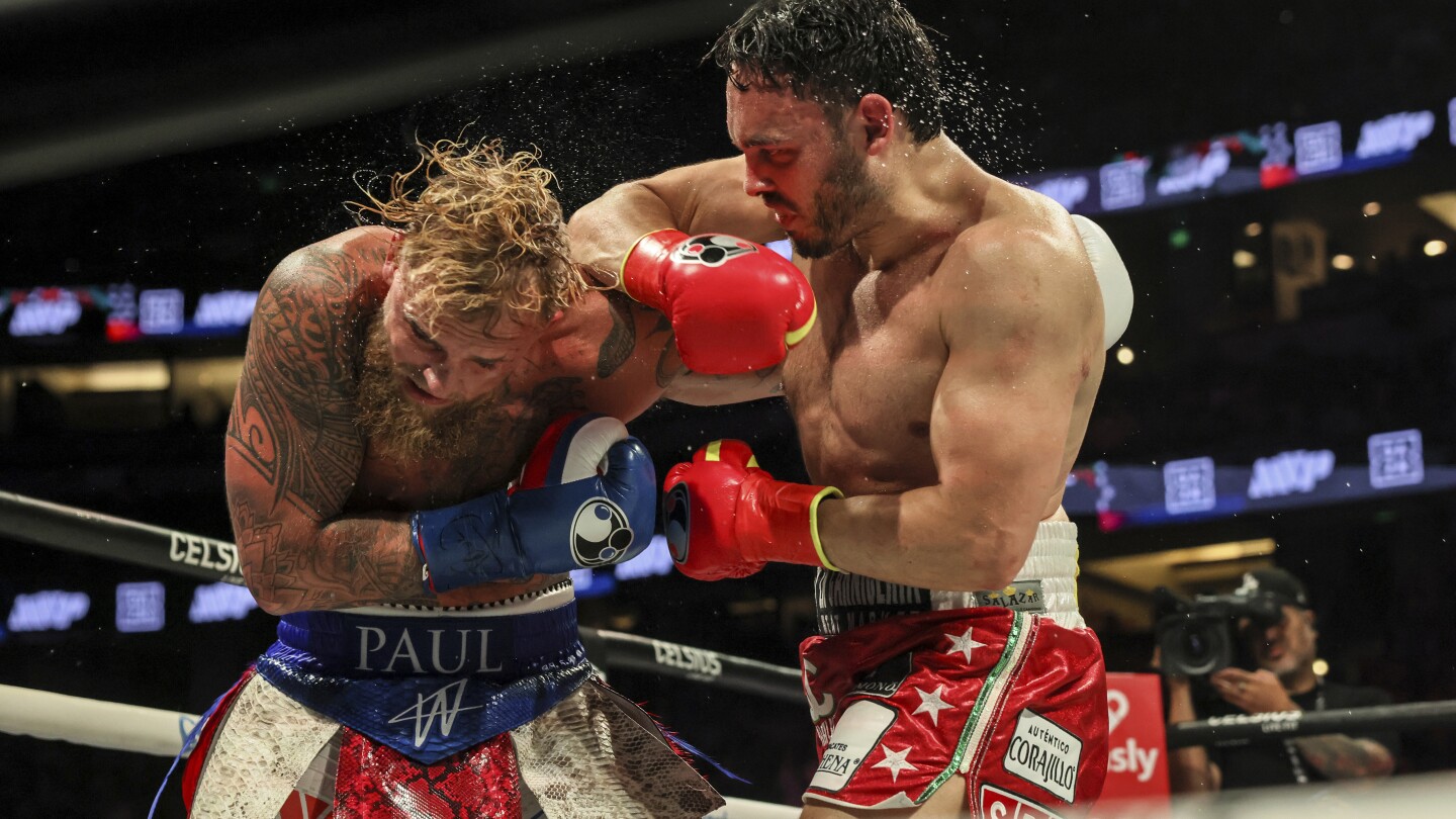 ICE arrested Mexican boxer Julio César Chávez Jr. pending deportation