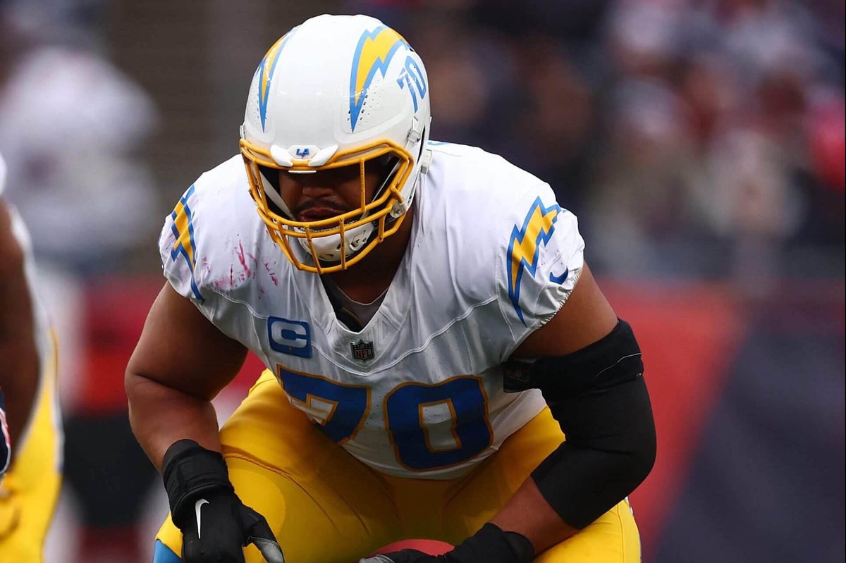 Chargers LT Rashawn Slater to miss 2025 season after tearing patellar tendon