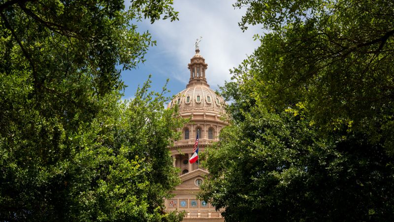 Texas Democrats leave the state to prevent quorum needed to vote on redistricting measure