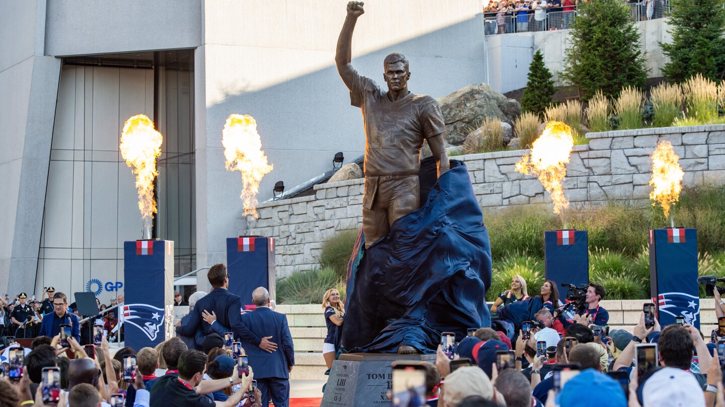 Tom Brady's statue is unveiled