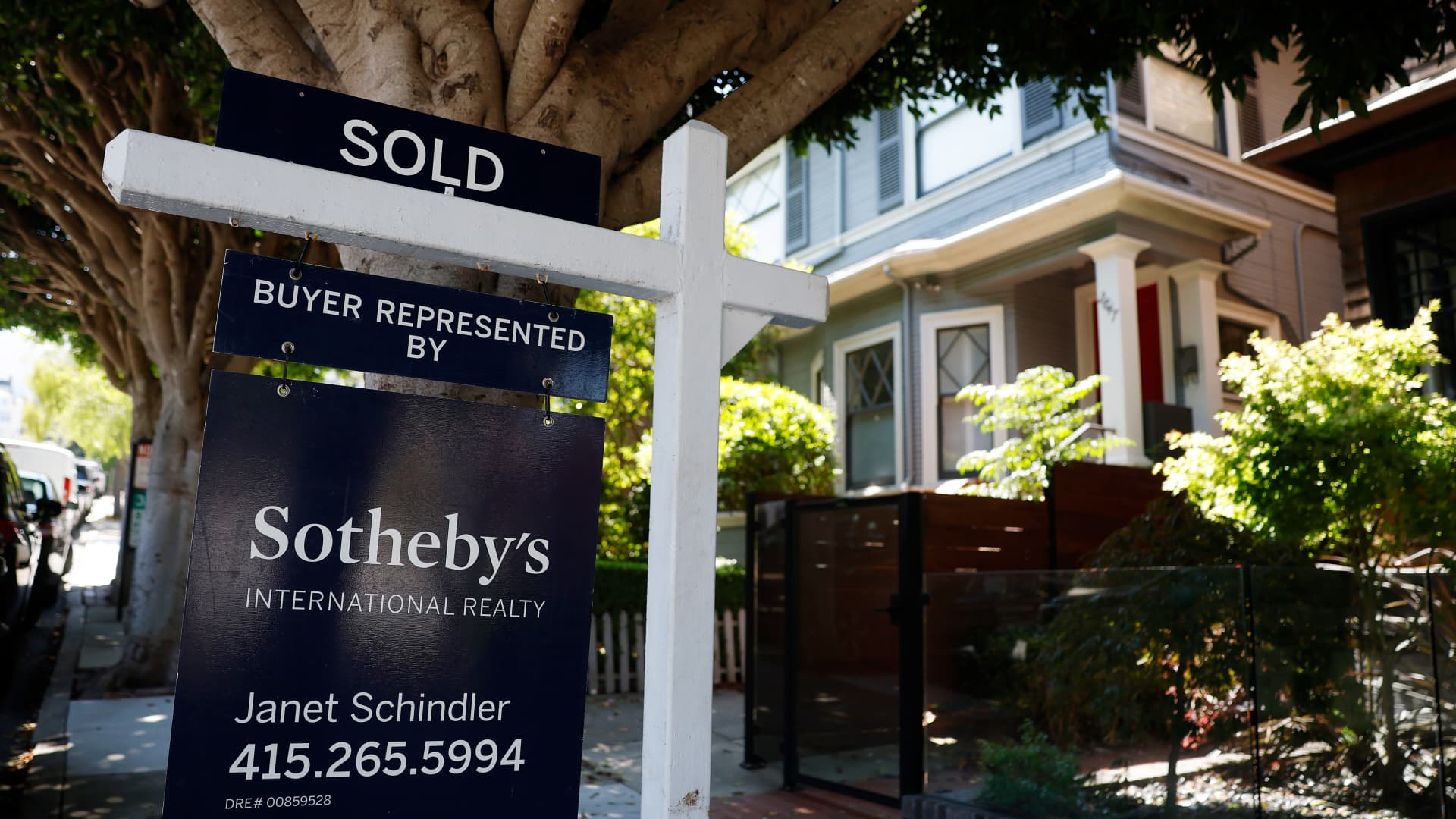 Existing home sales stall in August amid higher mortgage rates