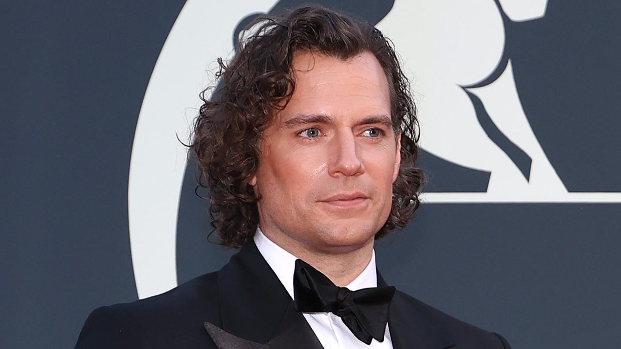 Henry Cavill Reemerges With Poetry and a Wrapped-Up Foot Following Highlander Injury