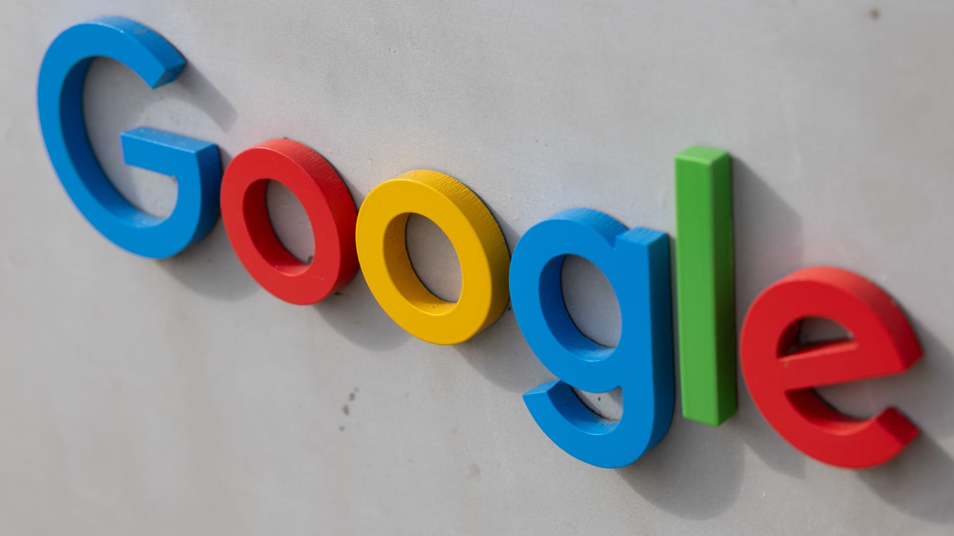 Google sues cybercrime group behind E-ZPass, USPS text phishing scams