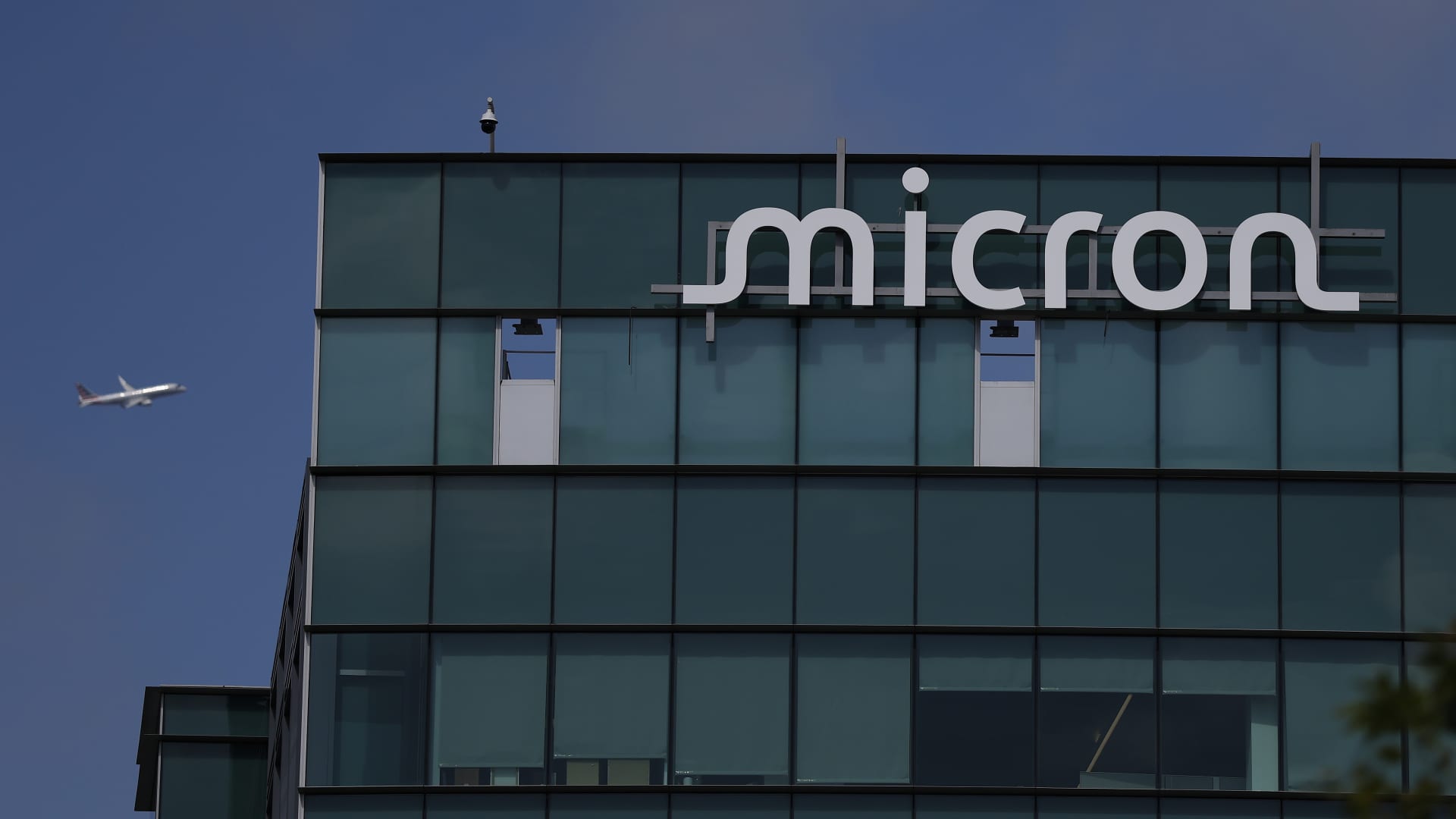 Jim Cramer's top 10 things to watch in the stock market Thursday