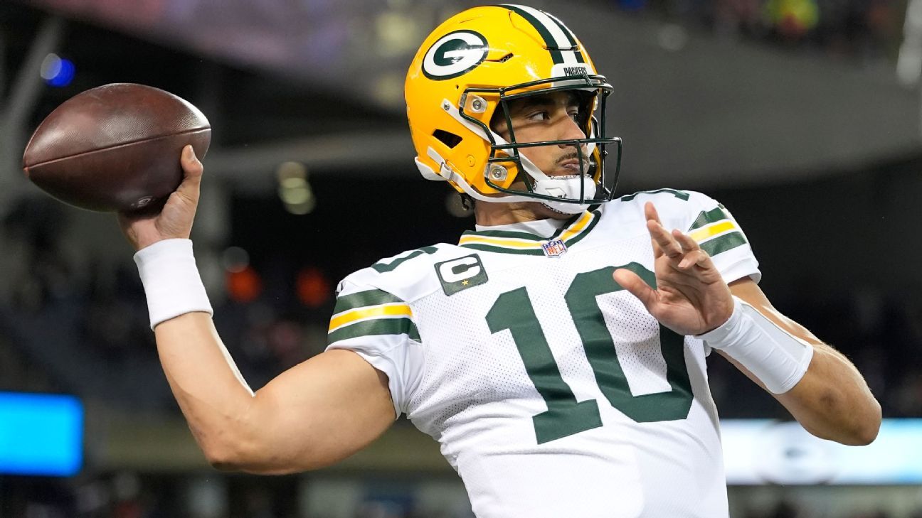 Packers' Jordan Love exits with concussion after taking helmet-to-helmet hit