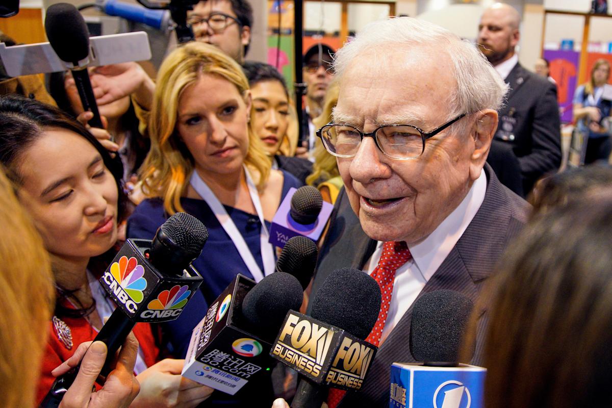Some Warren Buffett wisdom on his last day leading Berkshire Hathaway