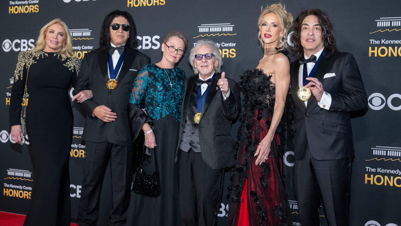 Tributes, and not politics, play center stage at The Kennedy Center honors : NPR