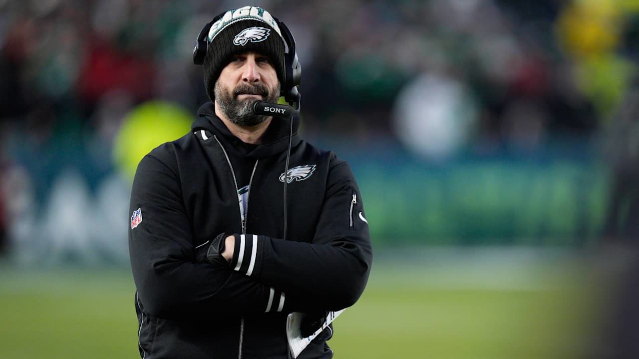 Eagles head coach Nick Sirianni backs WR A.J. Brown after drops, sideline spat 